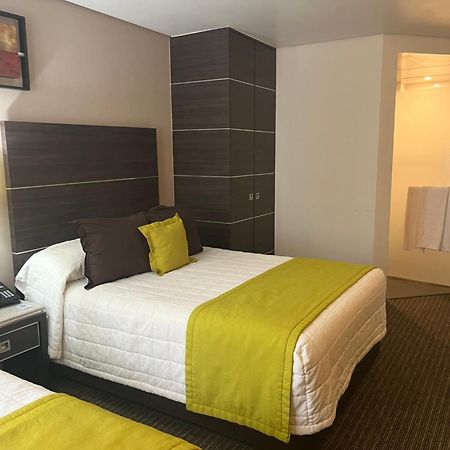 Hotel Real Alameda De Querétaro Екстериор снимка